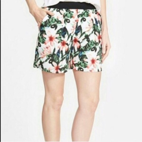 Vince Camuto Floral Print Shorts Size XL New With Tags - Picture 1 of 3